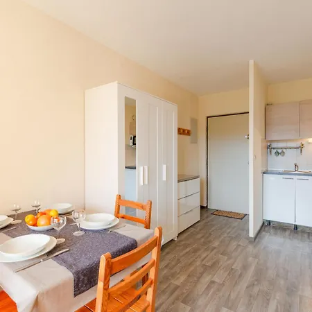 Lägenhet Les Pins Ensoleilles-7 By Interhome